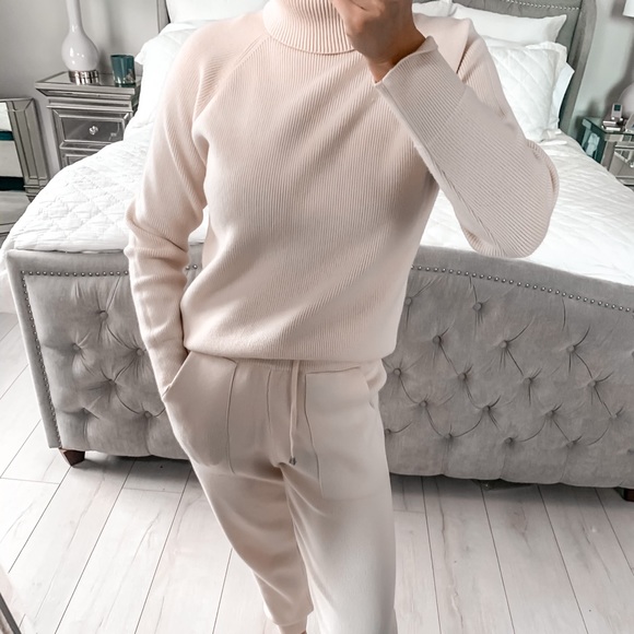 Two Piece Knitted Turtleneck Tracksuit Loungewear - Picture 4 of 16